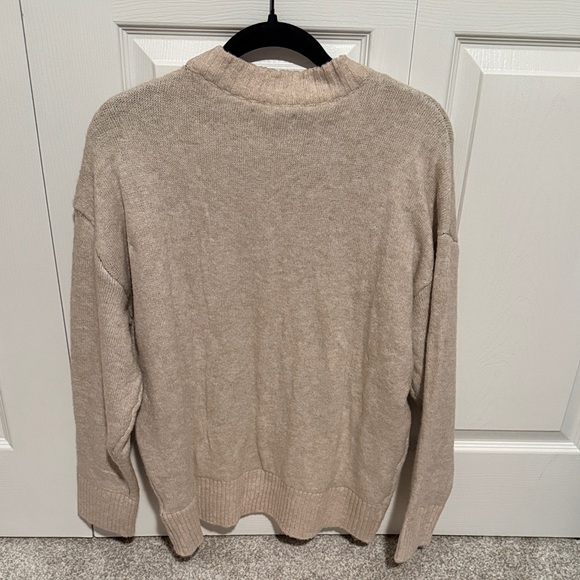 American Eagle Outfitters Beige Grinch oversized Sweater - Picture 3 of 3